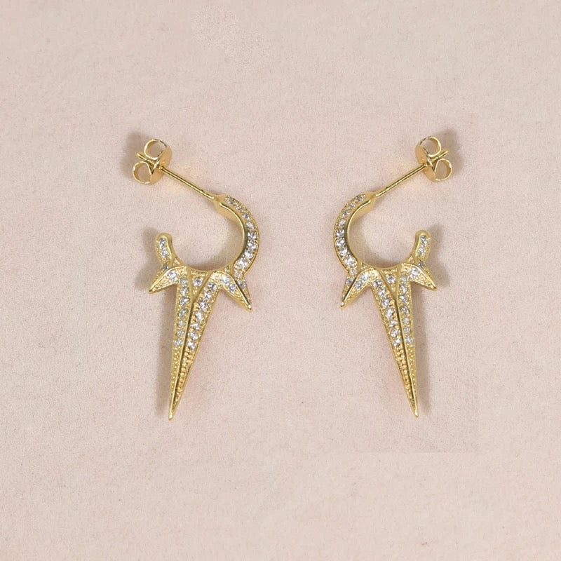 Longues boucles d'oreilles pointues